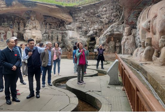 雷竞技RAYBET·(中国)官方网站中国国际文化传播中心执行主席龙宇翔到大足区丰(图4)