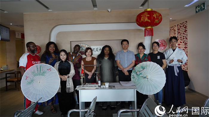雷竞技RAYBET·(中国)官方网站中国文化中心孔子课堂与南非中国签证中心联袂倾(图3)