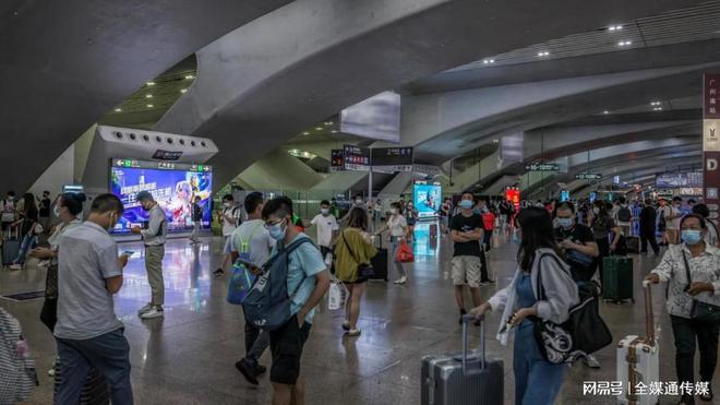 雷竞技RAYBET广州南站出站通道灯箱广告投放广州南高铁站大屏广告价格(图2)